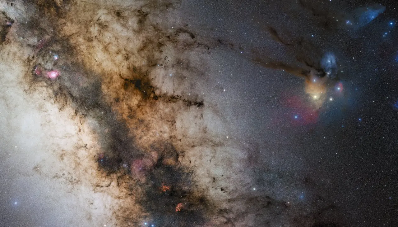 Un champ d'etoiles si dense que les figures des constellations s'y perdent.